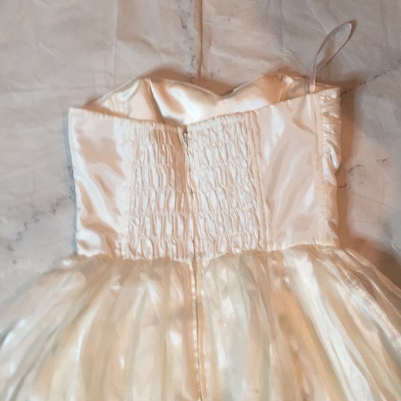 - BETSEY JOHNSON NWOT WHIT BUSTIER LINED FIT FLARE MINI - Picture 5 of 9